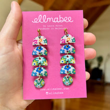 Load image into Gallery viewer, Patchwork Floral Semi Drops 4 Tier
